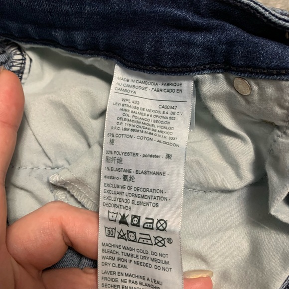 Levi’s Strauss women’s blue jean capris. - Picture 7 of 12